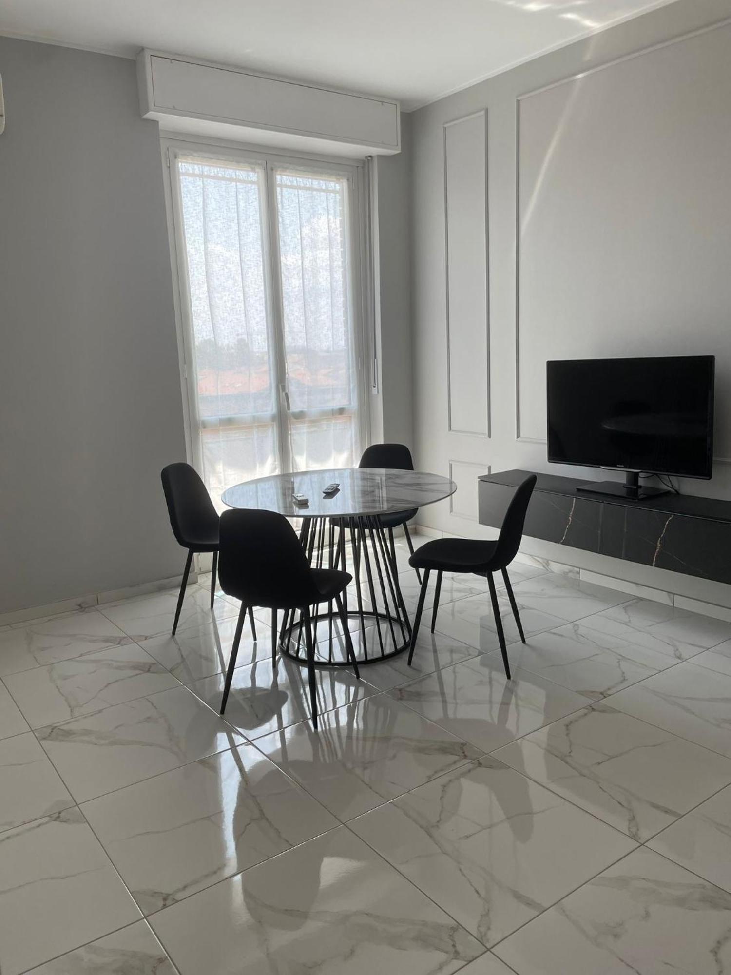 Apartment Luxury 100 Mq A Stone's Throw From The Duomo Milan